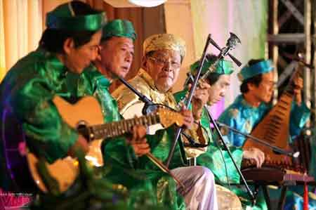 ງານມະໂຫລານ ເດີ່ນກາຕ່າຍຕື ແຂວງລອງອານ